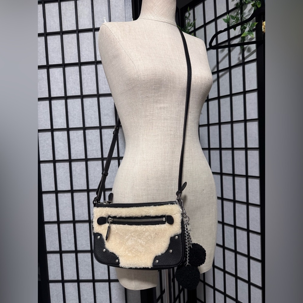 Coach Rhyder Pochette crossbody bag in Shearling w Studs - Picture 2 of 13